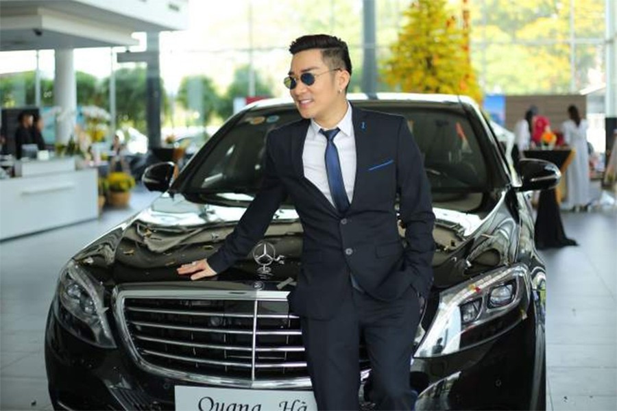 Mới đây, ca sĩ Quang Hà đã mạnh tay mua mẫu  xe sang Mercedes-Benz S500L, dòng xe sang hàng đầu của Mercedes với giá khoảng 6,6 tỷ đồng. Theo một số nguồn tin, chiếc xe được mua bằng tiền cát xe đi hát nhiều năm và là món quà nhân dịp sinh nhật lần thứ 37 của anh.